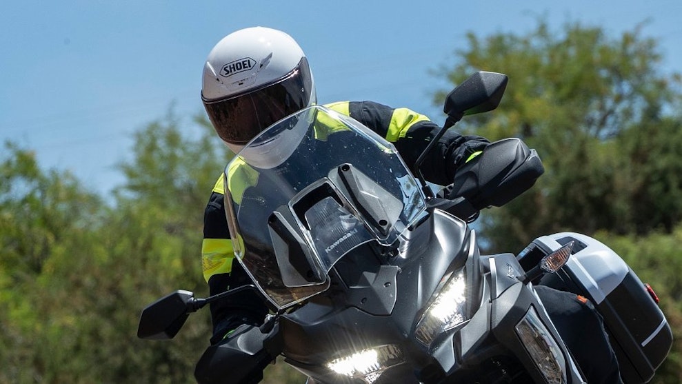 Why motorcyclists won't wear high-visibility gear - RevZilla