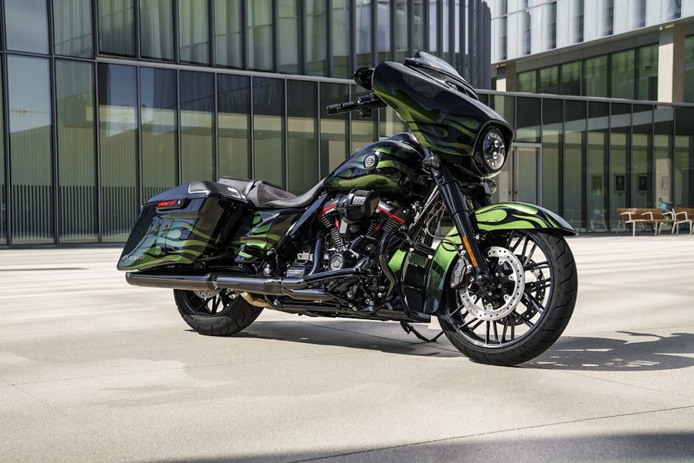 Harley-Davidson Street Glide ST Performance (2022) - Review